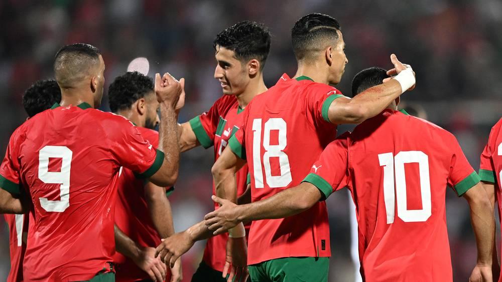 شركات مغربية تغير توقيت عملها لصباح يوم الأربعاء 23 نونبر للسماح لمستخدميها بمشاهدة مباراة الأسود أمام كرواتيا