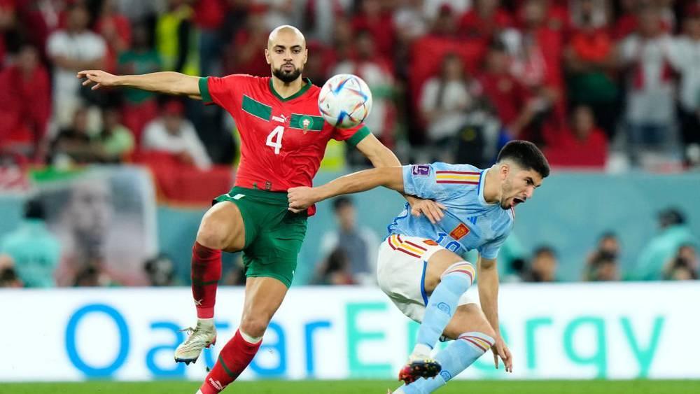 ليفربول يستعد لتجديد المحادثات مع وكيل أعمال أمرابط من أجل ضمه في الميركاتو القادم