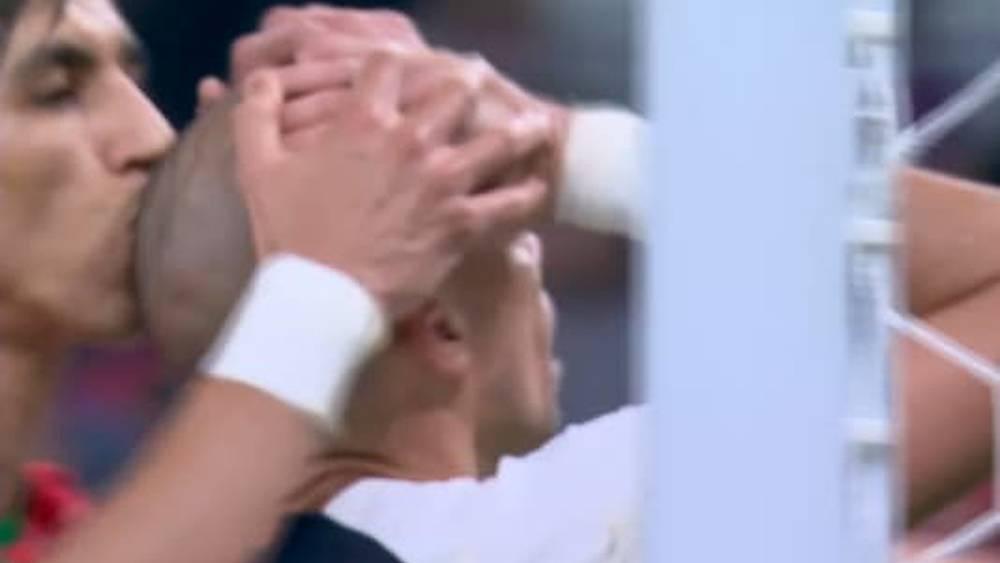 الياميق عن لقطته مع بيبي: "أهدر فرصة سانحة للتسجيل ومن الدهشة قمت بتقبيل رأسه"