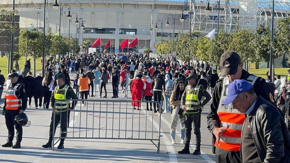 الجماهير تبدأ في التوافد على ملعب طنجة الكبير قبل قرابة ساعة ونصف من افتتاح "الموندياليتو"