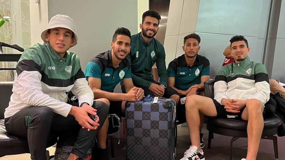 بعثة الرجاء تُسافر عبر الطائرة إلى أكادير بعد زوال اليوم وتُجري حصتيْن تدريبين هناك قبل منازلة الحسنية