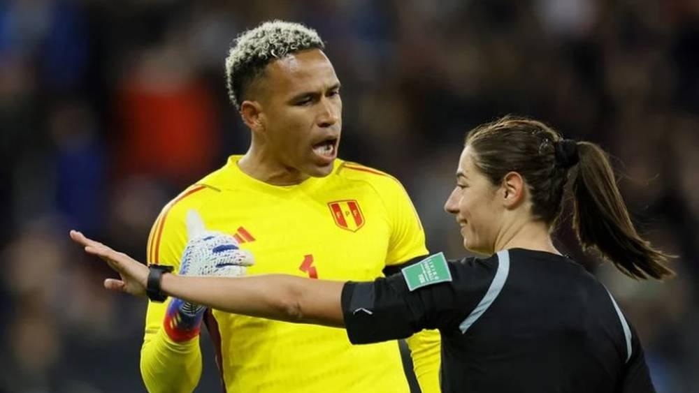 شرطة إسبانيا تطلق سراح الحارس الأول لمنتخب البيرو دون توجيه تهمة إليه وسيكون أساسيًا أمام المغرب