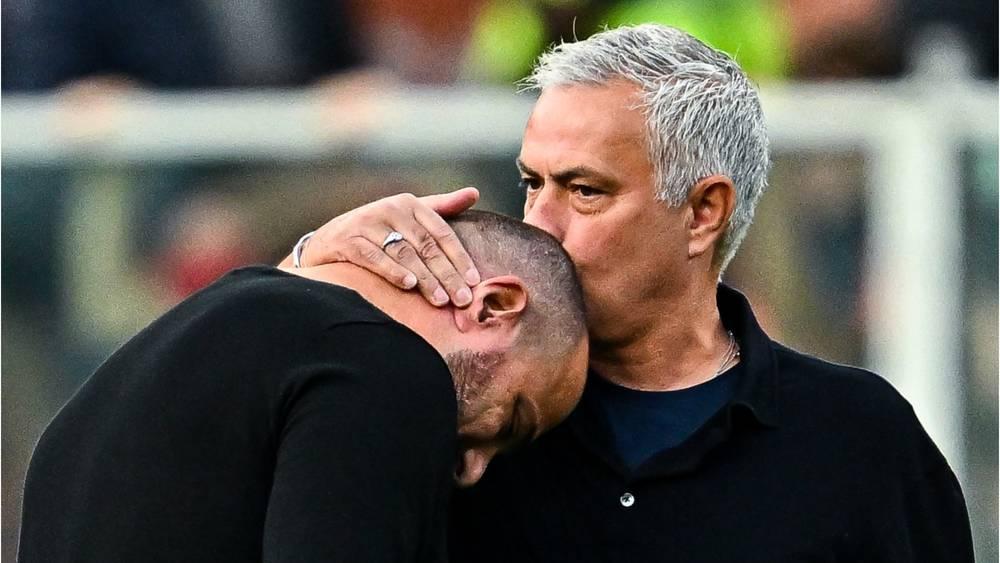 مورينيو يطلب من جماهير روما عدم شتم مدرب سامبدوريا: "لن أسمح بإهانة أصدقائي"