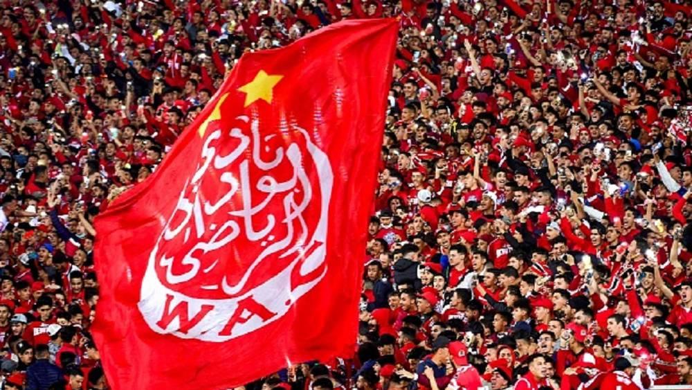 جماهير الوداد تساند فريقها في آخر حصة تدريبية استعدادا لمباراة "الديربي" أمام الرجاء