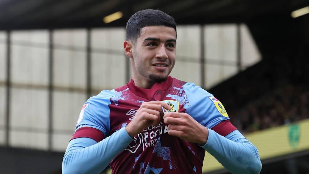 المغربي أنس الزروري يحقق الصعود رسميا مع بيرنلي إلى الدوري الإنجليزي الممتاز بعد الفوز على ميدلزبره (2-1)