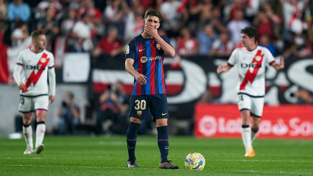 "الليغا"/ برشلونة يسقط ضد رايو فاليكانو (2-1) ويفوت فرصة الابتعاد أكثر في الصدارة