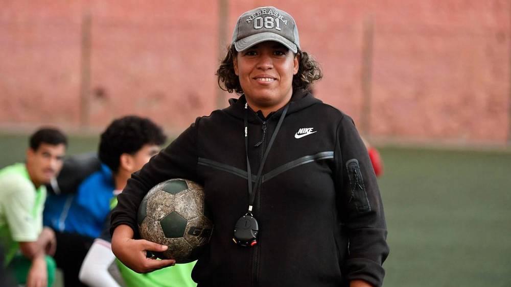 الدومي (مدربة ا.الفقيه بن صالح)": "شرف كبير أن أصبح أول مدربة لفريق رجال.. علينا وضع الثقة في النساء والتغلب على نظرة المجتمع"