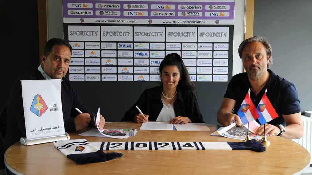 لاعبة المنتخب المغربي "سامية حساني" تجدد عقدها مع تلستار الهولندي لموسم إضافي