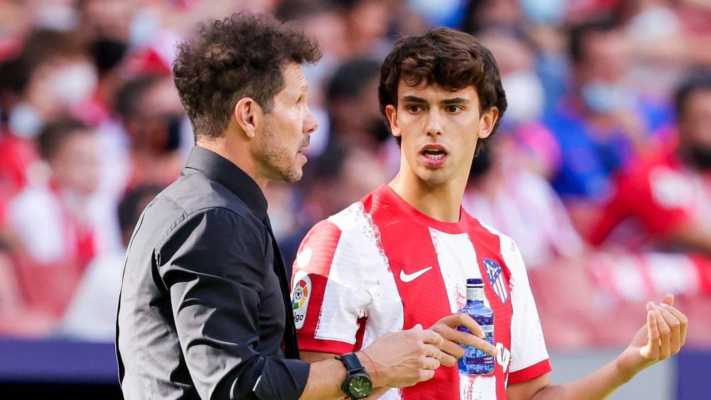 سيميوني: "جواو فيليكس سيكون لاعبًا مهمًا في برشلونة بسبب الطريقة التي يلعبون بها"