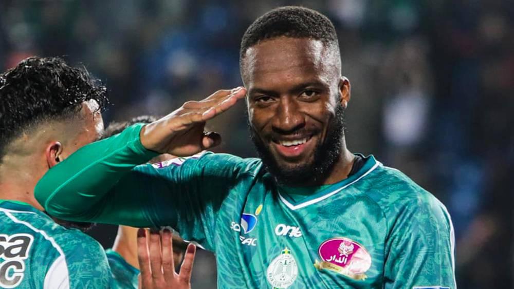 الرجاء ينهي أزمة أهولو ويجدد عشية يومه الجمعة عقد اللاعب لموسم إضافي