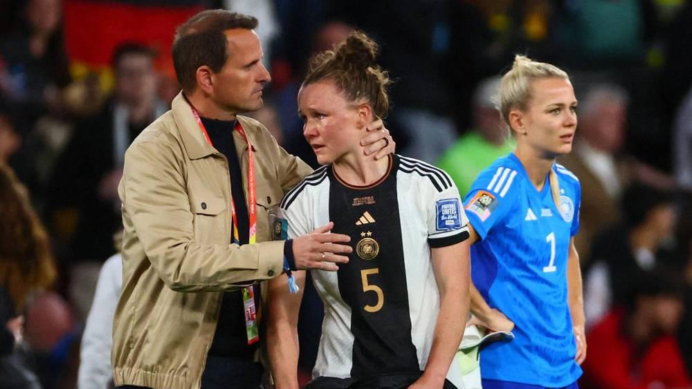 بعد إقصائه لأول مرة من دور المجموعات لمونديال السيدات.. منتخب ألمانيا يواجه مشكلة في إيجاد "تذاكر العودة" لدياره ولا يعرف بعد تاريخ مغادرته لأستراليا