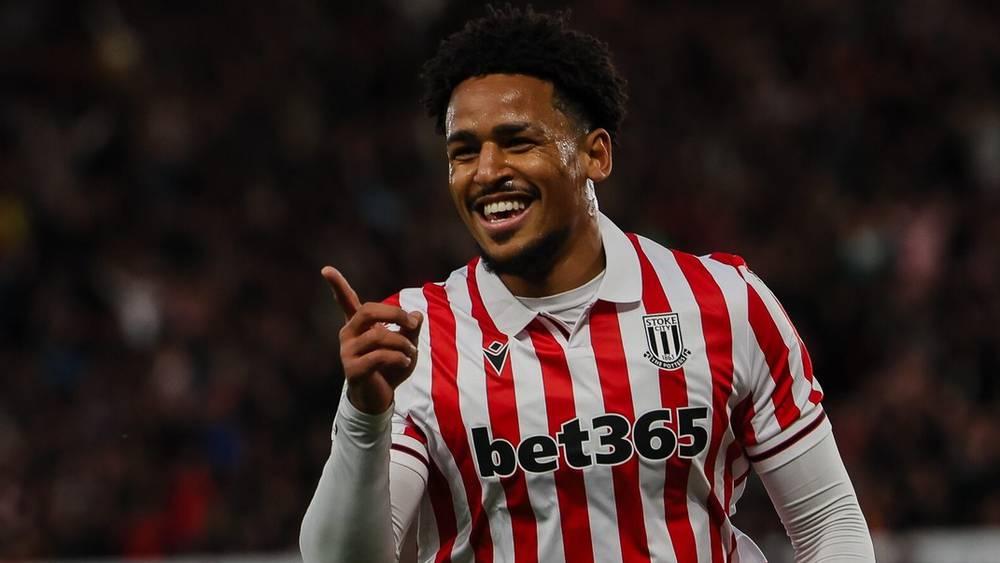 مايي يحرز هدفه الأول بقميص ستوك سيتي ويقدم "أسيست" أمام روتردام (6-1) بكأس رابطة الدوري الإنجليزي