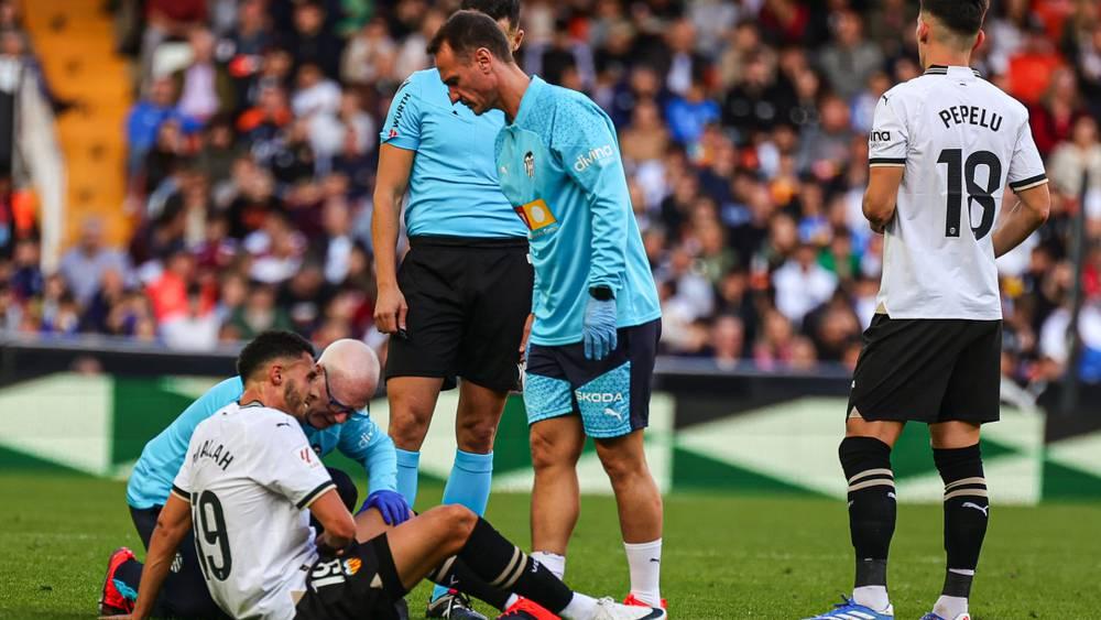 فحوصات طبية تحدد نوعية إصابة أملاح ومدربه يصرح: "آمل ألا تكون مدة غيابه طويلة لأنه يحتاج إلى دقائق لكسب الثقة والاستمرارية"