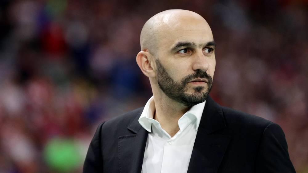 الركراكي: "أنا مَاكانْعرفشْ العاطفة.. 11 لاعب لْعبُو المونديال ماكَاينِينشْ دَابَا ولي يْستَاهل خاصُّو يْجِي"