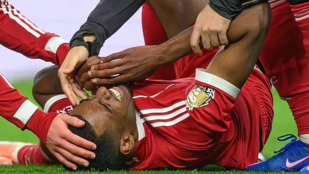 إصابة خطيرة تبعد مهاجم ليفربول إيزاك عن الملاعب